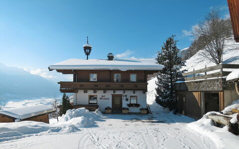 Bramberg am Wildkogel 697: Sky, Snow, Cloud, Building, Property, Window, Slope, Tree, House, Cottage