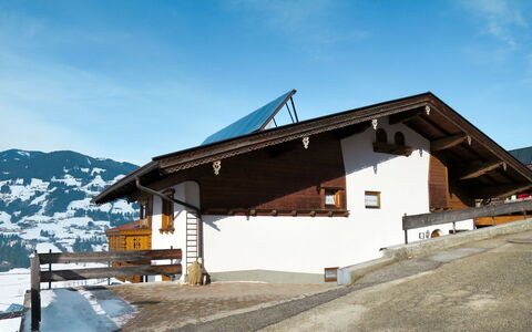 Marianne (Fgz163): Sky, Cloud, Mountain, Snow, Slope, Building, Shade, Asphalt, Landscape, Road Surface