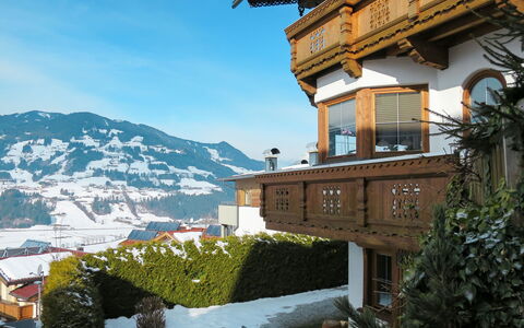 Marianne (Fgz163): Sky, Building, Property, Window, Plant, Mountain, Azure, Snow, Slope, Tree