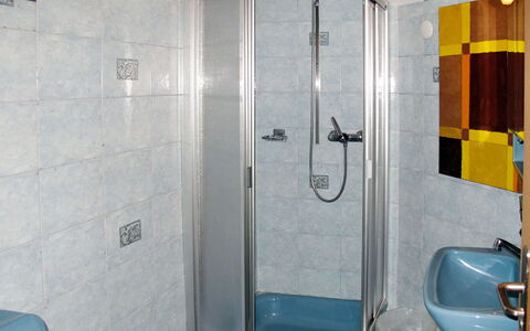 Saas-Grund 708: Bathroom, Shower, Room, Property, Plumbing Fixture, Shower Panel, Wall, Shower Bar, Door, Architecture