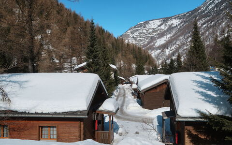 Saas-Balen 636: Sky, Snow, Mountain, Building, Window, White, Tree, Plant, House, Slope
