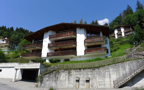 Bergsicht: Architecture, Property, House, Building, Tree, Historic Site, Tourism, Landscape, Facade, Monastery