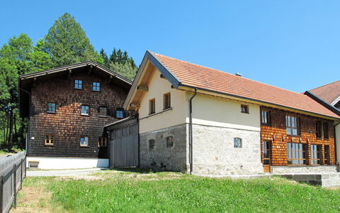 Mader: Property, House, Home, Building, Real Estate, Cottage, Architecture, Farmhouse, Roof, Rural Area