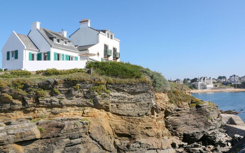 Les Roches: Property, Promontory, Cliff, Coast, Sea, Rock, Shore, Coastal And Oceanic Landforms, House, Klippe