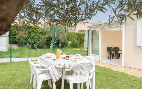 Brive 2: Table, Property, Furniture, Plant, Chair, Outdoor Table, Outdoor Furniture, Building, Shade, Grass