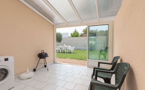 Brive 2: Property, Building, Plant, Interior Design, Wood, Flooring, Shade, House, Floor, Houseplant