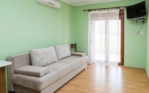 Accommodation:&nbsp;Nikol 724.4