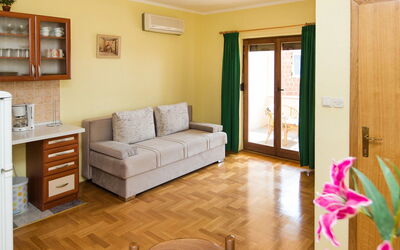 Accommodation:&nbsp;Nikol 724.2