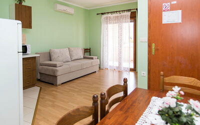 Accommodation:&nbsp;Nikol 724.4