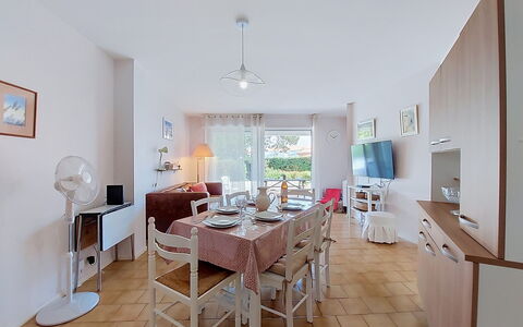 Vaux sur Mer 700: Flooring, Furniture, Interior Design, Floor, Kitchen & Dining Room Table, Table, Chair, Apartment, Ceiling, Dining Room