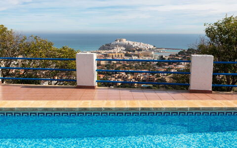 Peñiscola 619: Water, Sky, Cloud, Property, Swimming Pool, Plant, Azure, Blue, Tree, Rectangle
