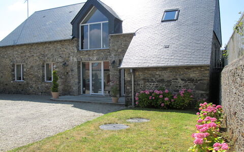 La Lucerie: Plant, Building, Property, Window, Sky, Flower, Land Lot, House, Cottage, Grass