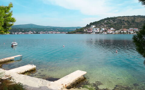 Rogoznica Ražanj 641: Water, Cloud, Sky, Water Resources, Nature, Azure, Lake, Natural Landscape, Mountain, Tree