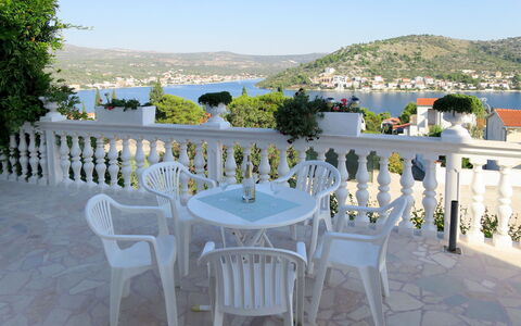 Rogoznica Ražanj 641: Property, Furniture, Real Estate, Table, House, Restaurant, Building, Resort, Room, Patio