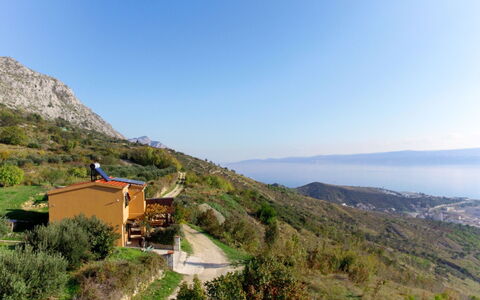 Kilo: Mountainous Landforms, Mountain, Hill Station, Sky, Highland, Mountain Range, Hill, Mountain Village, Wilderness, Ridge