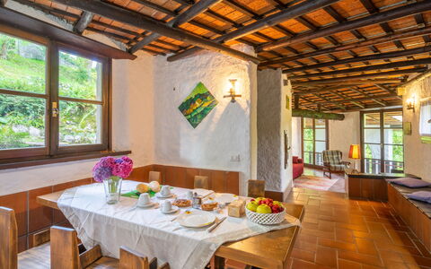 Leggiuno 605: Room, Property, Building, Ceiling, Interior Design, Dining Room, Table, House, Furniture, Restaurant
