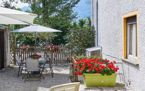 Casa del Pergulin (Lmz325): Plant, Flower, Furniture, Building, Property, Window, Flowerpot, Chair, Outdoor Furniture, Houseplant