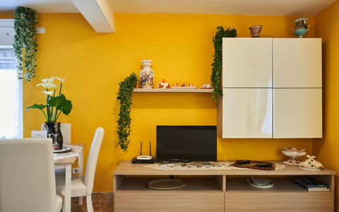 Casa del Pergulin (Lmz325): Table, Building, Furniture, Property, Plant, Desk, Houseplant, Computer Desk