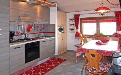 Mia e Giulia 743.3: Room, Countertop, Property, Kitchen, Interior Design, Furniture, Red, Building, Cabinetry, Tile