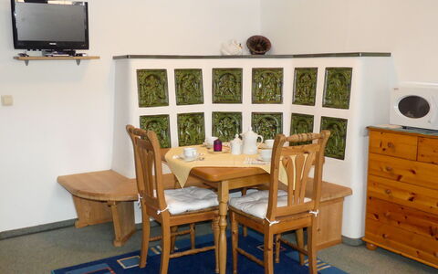 Eusch: Table, Property, Furniture, Building, Chair, Cabinetry, Wood, Interior Design, House, Flooring