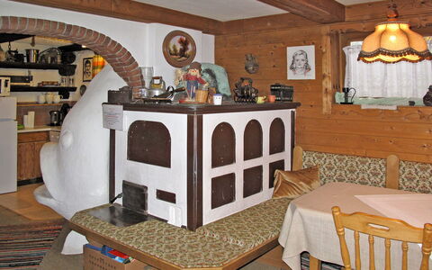 Saalfelden am Steinernen Meer 613: Room, Furniture, Property, Hearth, Interior Design, Masonry Oven, Fireplace, Table, Building, House