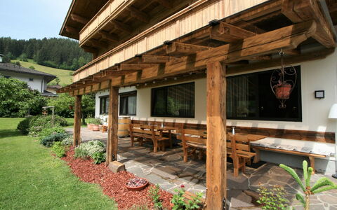 Penz: Plant, Property, Building, Botany, Wood, Shade, Architecture, Interior Design, Leisure, Tree