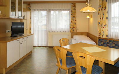Zottl (Mho175) 826.1: Room, Furniture, Property, Interior Design, Floor, Building, Dining Room, Kitchen, Table, Cabinetry