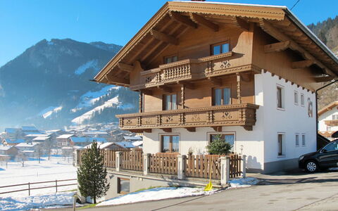 Mayrhofen 832: Sky, Building, Plant, Mountain, Window, Snow, Wheel, Tree, House