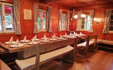Geislerhütte: Table, Window, Wood, Hardwood, Picture Frame, Ceiling, Varnish, Flooring, Event, Dining Room