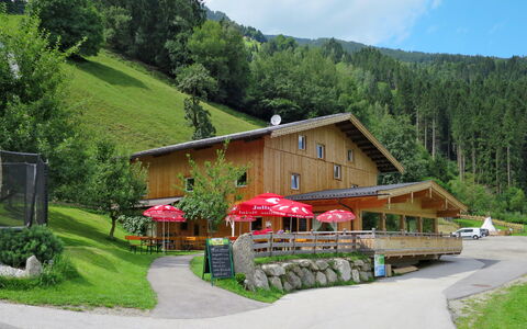 Talbach: Natural Landscape, Property, Hill Station, House, Home, Building, Mountain Village, Landscape, Botany, Real Estate