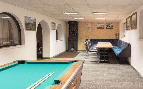 Kappl 822: Table, Billiard Table, Furniture, Billiard Room, Pool, Building, Billiards, Recreation Room
