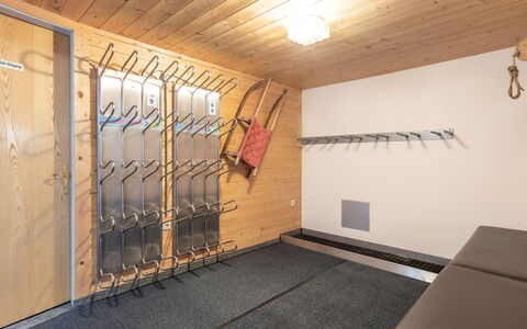 Kappl 822: Wood, Building, Interior Design, Floor, Flooring, House, Shade, Hall, Ceiling