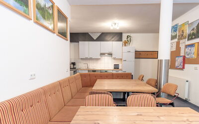 Al Vietta 822.4: Property, Picture Frame, Wood, Table, Interior Design, Flooring, Floor, Hardwood, Wood Stain, Living Room