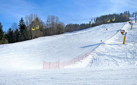 Margit: Sky, Snow, Mountain, Tree, Slope, Cloud, Winter Sport, Terrain, Glacial Landform, Freezing