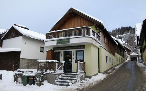 Margit: Building, Plant, Property, Window, Land Lot, Urban Design, Landscape, Neighbourhood, Grass, Leisure