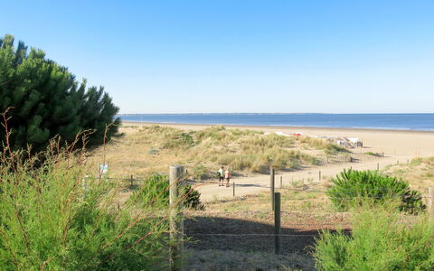 Indigo-Vue Mer et Piscine Chauffée: Vegetation, Natural Landscape, Sky, Land Lot, Natural Environment, Grass, Property, Shore, Sea, Beach
