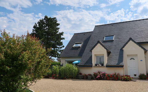 Ty-Rozen: Property, Home, House, Roof, Real Estate, Residential Area, Cottage, Building, Land Lot, Estate