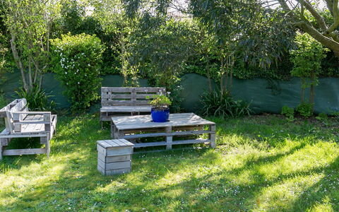 Villa Panorama Mer: Table, Furniture, Chair, Shade, Tablecloth, Real Estate, Wood, Tree, Outdoor Furniture, Leisure