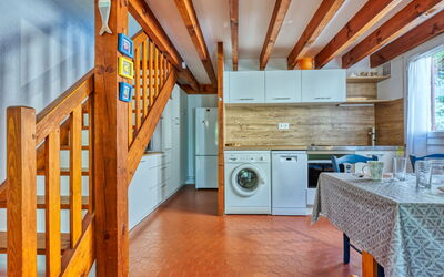 Accommodation:&nbsp;Les Cracks - les As 100.10