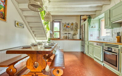 Accommodation:&nbsp;Les Cracks - les As 100.11