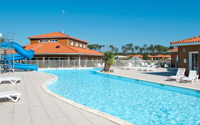 Parentis en Born 699: Swimming Pool, Property, Leisure Centre, Building, Resort, Leisure, Vacation, Town, Real Estate, House
