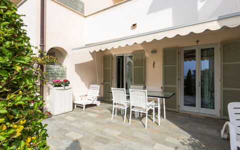 Cristina: Plant, Property, Furniture, Building, Chair, Flowerpot, Houseplant, Shade, Architecture, Interior Design