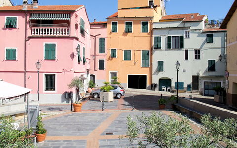 Danese: Plant, Sky, Building, Window, Property, Urban Design, Residential Area, Neighbourhood, Condominium, Real Estate