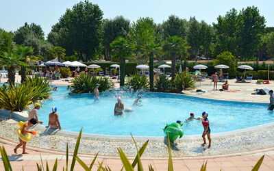 Caorle 699: Recreation, Swimming Pool, Leisure, Umbrella, Resort, Vacation, Outdoor Furniture, Shade