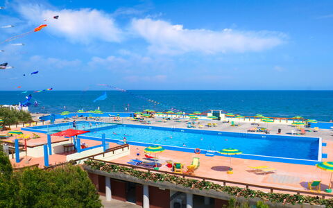 Rosolina Mare 620: Cloud, Water, Sky, Plant, Blue, Azure, Swimming Pool, Leisure, Outdoor Furniture, Shade