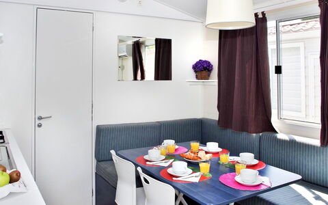 Rosolina Mare 620: Room, Property, Interior Design, Furniture, Dining Room, Purple, Table, Building, House, Home