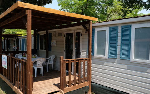 Rosolina Mare 620: Building, Property, Window, Shade, Tree, Wood, Cottage, Wood Stain, Siding, Porch