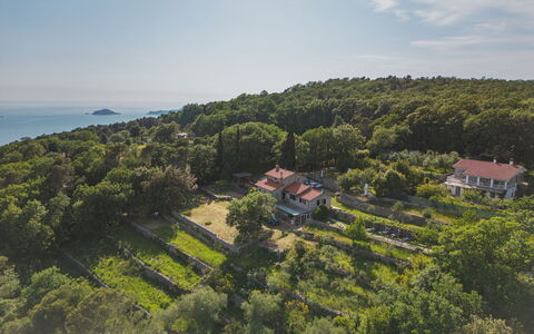 Casa Marepietra: Sky, Mountain, Daytime, Building, Plant, Natural Landscape, House, Vegetation, Highland, Tree