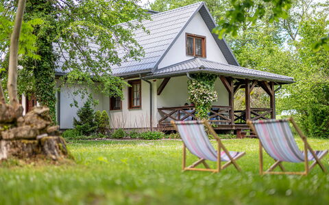 Zatylówka Dom Na Wyspie: Cottage, Home, Roof, Farmhouse, Garden, Lawn, Porch, Estate, Yard, Backyard