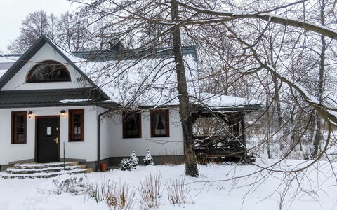 Zatylówka Dom Na Wyspie: Snow, Home, Winter, House, Property, Tree, Cottage, Roof, Building, Freezing